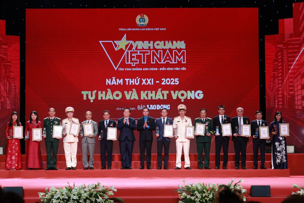 Vietnam Airlines được vinh danh tại chương trình “Vinh quang Việt Nam 2025”